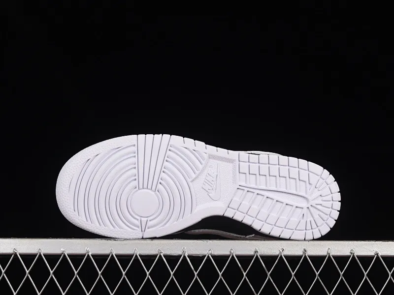All Categories Nk SB Dunk Series Nk SB Dunk Low Low-top Sneakers F Version Nk Dunk Low "Reverse Panda" White and Black Reverse Panda SB Smashing Backboard Fashion Casual Sneakers FD9064-011